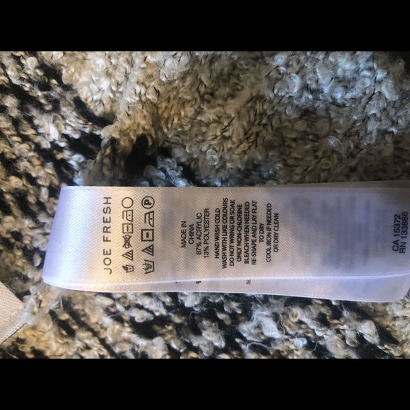 Joe Fresh belted sweater jacket size XS in acrylic/polyester blend - Picture 5 of 6